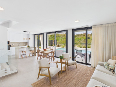 4 Bedroom Detached Villa in La Duquesa - Image 5