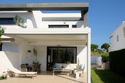 3 Bedroom Semi-Detached House in New Golden Mile - Image 1