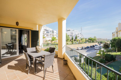 2 Bedroom Middle Floor Apartment in Riviera del Sol - Image 2