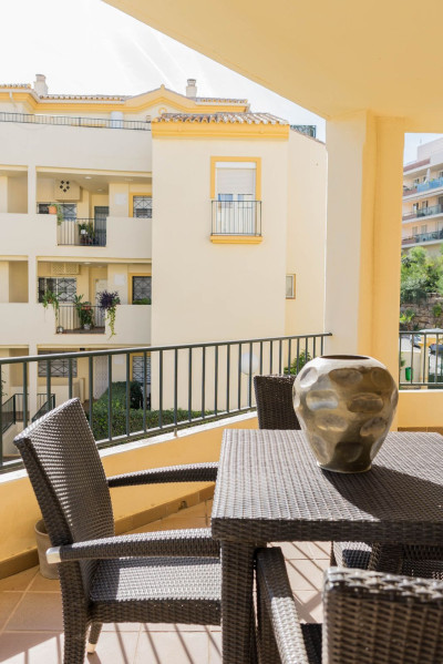 2 Bedroom Middle Floor Apartment in Riviera del Sol - Image 3