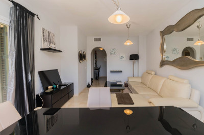 2 Bedroom Middle Floor Apartment in Riviera del Sol - Image 5