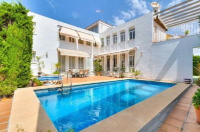 5 Bedroom Detached Villa in Nueva Andalucía - Image 2