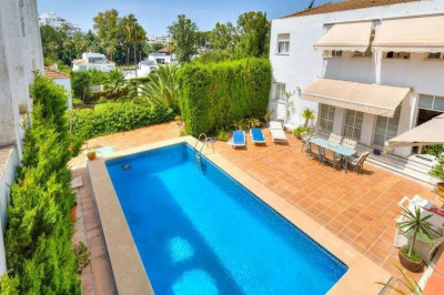 5 Bedroom Detached Villa in Nueva Andalucía - Image 4