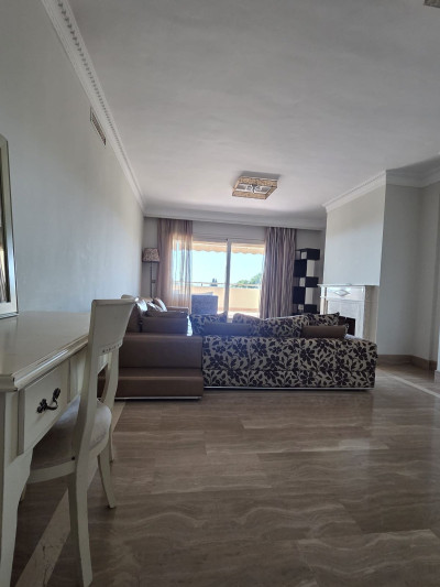 3 Bedroom Middle Floor Apartment in Sierra Blanca - Image 3