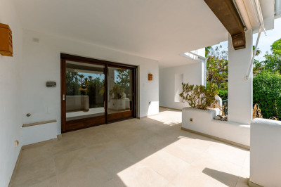 3 Bedroom Townhouse in El Paraiso - Image 3