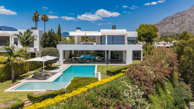 5 Bedroom Detached Villa in The Golden Mile - Image 1