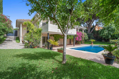 4 Bedroom Detached Villa in Guadalmina Alta - Image 1