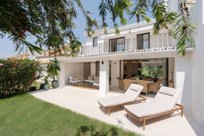 4 Bedroom Townhouse in Nueva Andalucía - Image 2