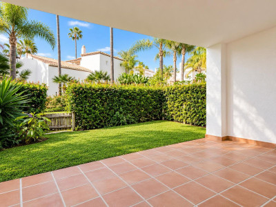 3 Bedroom Semi-Detached House in Bahía de Marbella - Image 1