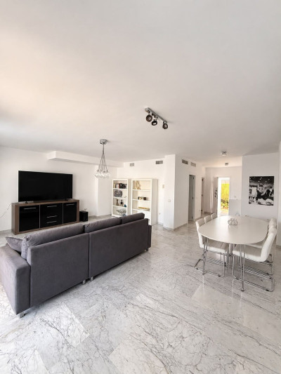 3 Bedroom Semi-Detached House in Bahía de Marbella - Image 4