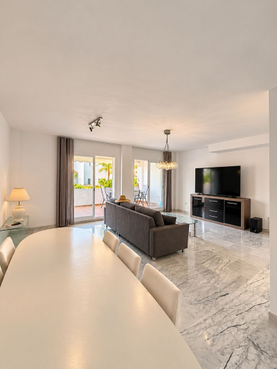 3 Bedroom Semi-Detached House in Bahía de Marbella - Image 5