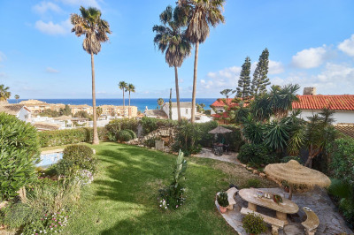 4 Bedroom Detached Villa in Mijas - Image 1