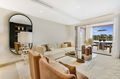 3 Bedroom Middle Floor Apartment in Estepona - Image 4