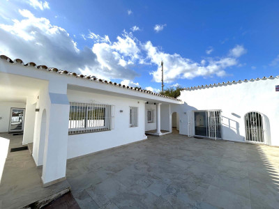 7 Bedroom Detached Villa in Mijas Costa - Image 1
