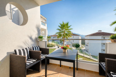3 Bedroom Middle Floor Apartment in La Duquesa - Image 1