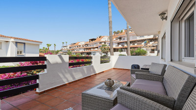 2 Bedroom Middle Floor Apartment in Manilva - Image 3