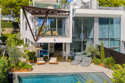 3 Bedroom Semi-Detached House in Marbella - Image 2