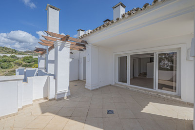 2 Bedroom Penthouse in Nueva Andalucía - Image 4