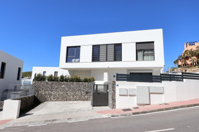 3 Bedroom Semi-Detached House in Riviera del Sol