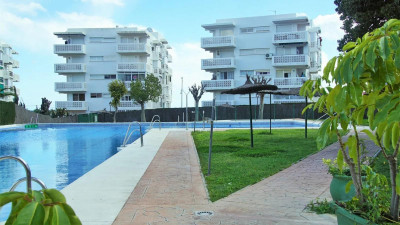 3 Bedroom Middle Floor Apartment in Estepona - Image 1