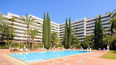 3 Bedroom Middle Floor Apartment in Marbella - Image 1