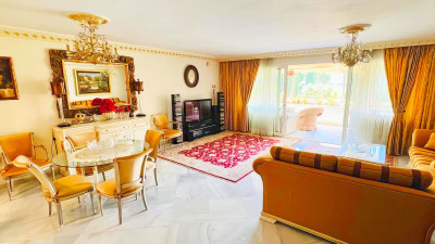 3 Bedroom Middle Floor Apartment in Marbella - Image 4