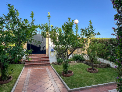 4 Bedroom Townhouse in Calahonda - Image 2