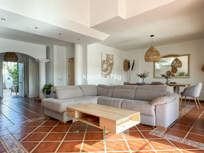 4 Bedroom Townhouse in Calahonda - Image 5