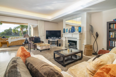 3 Bedroom Middle Floor Apartment in The Golden Mile - Image 3