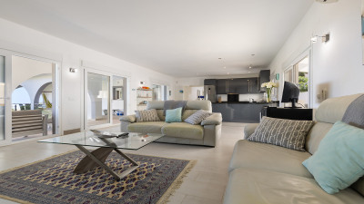 4 Bedroom Detached Villa in Manilva - Image 3