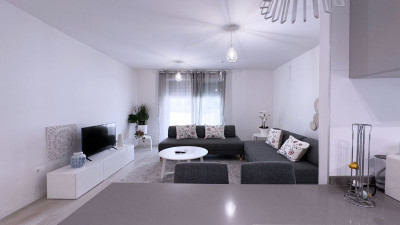 2 Bedroom Ground Floor Apartment in Marbella - Image 3