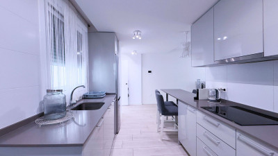 2 Bedroom Ground Floor Apartment in Marbella - Image 4
