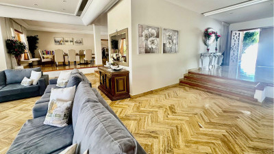 7 Bedroom Detached Villa in Nueva Andalucía - Image 3