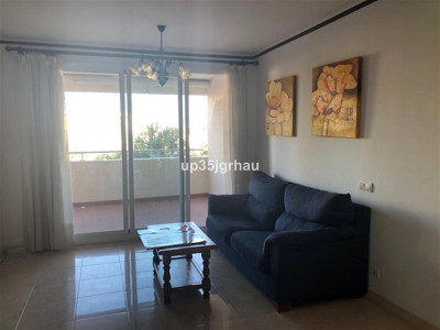2 Bedroom Middle Floor Apartment in Estepona - Image 2