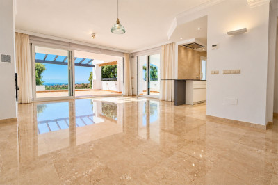 3 Bedroom Middle Floor Apartment in La Mairena - Image 1