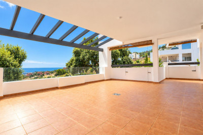 3 Bedroom Middle Floor Apartment in La Mairena - Image 2