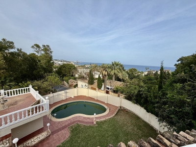 6 Bedroom Detached Villa in Calahonda - Image 1