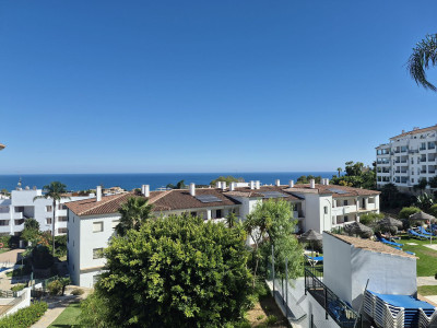 2 Bedroom Middle Floor Apartment in Miraflores - Image 3