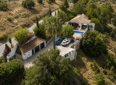 4 Bedroom Detached Villa in Mijas - Image 2