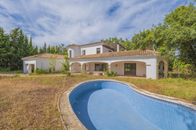 6 Bedroom Detached Villa in San Roque Club