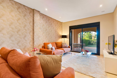 2 Bedroom Ground Floor Apartment in Puerto Banús - Image 2