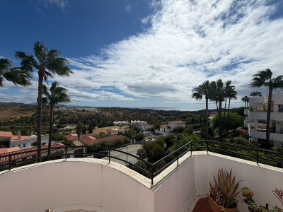 1 Bedroom Penthouse in Estepona - Image 4