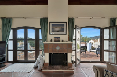 3 Bedroom Townhouse in Benahavís - Image 5