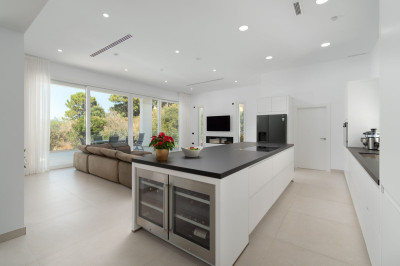 3 Bedroom Detached Villa in La Mairena - Image 5