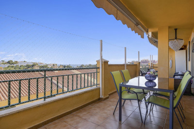 2 Bedroom Middle Floor Apartment in Torrequebrada