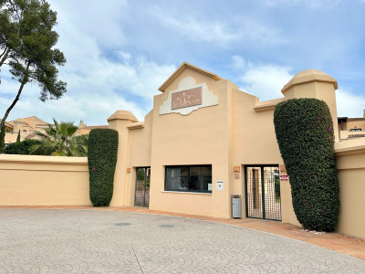 2 Bedroom Middle Floor Apartment in Puerto Banús - Image 1