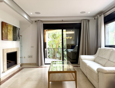 2 Bedroom Middle Floor Apartment in Puerto Banús - Image 4