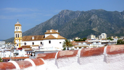 6 Bedroom Townhouse in Marbella - Image 1