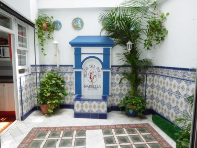 6 Bedroom Townhouse in Marbella - Image 3