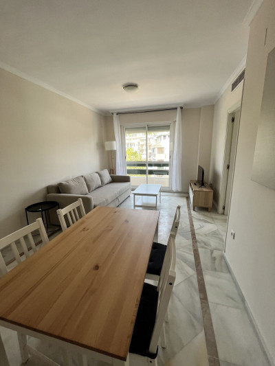 1 Bedroom Middle Floor Apartment in Nueva Andalucía - Image 2